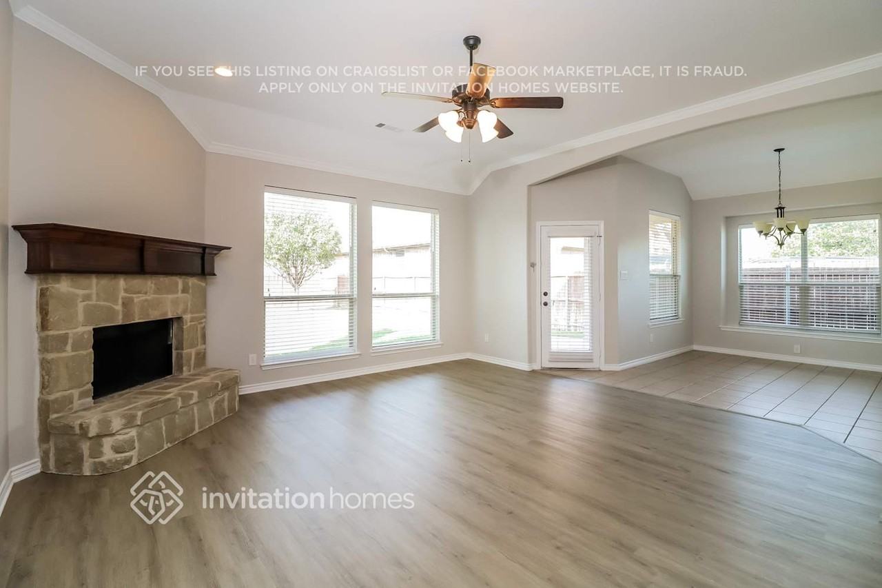 1155 Rosemary Ct - Photo 4 of 17