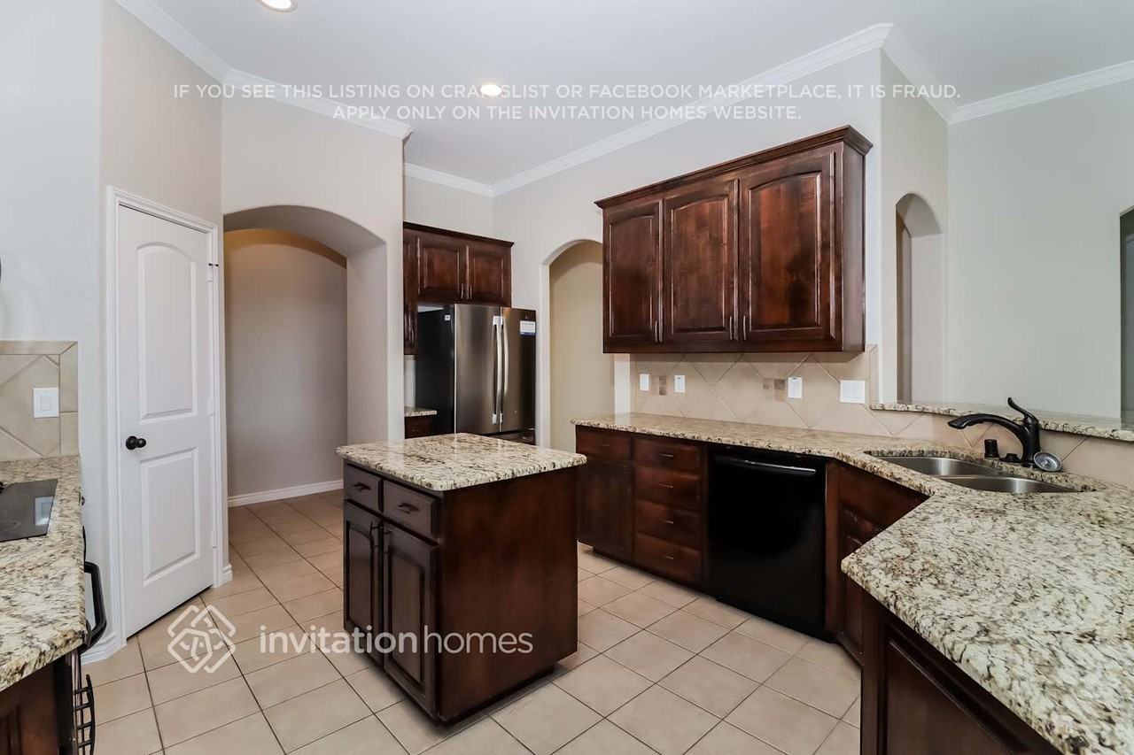 1155 Rosemary Ct - Photo 6 of 17