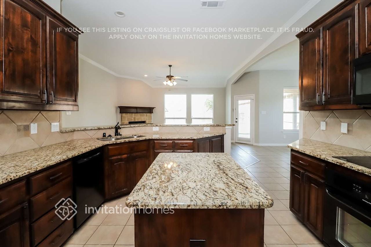 1155 Rosemary Ct - Photo 7 of 17