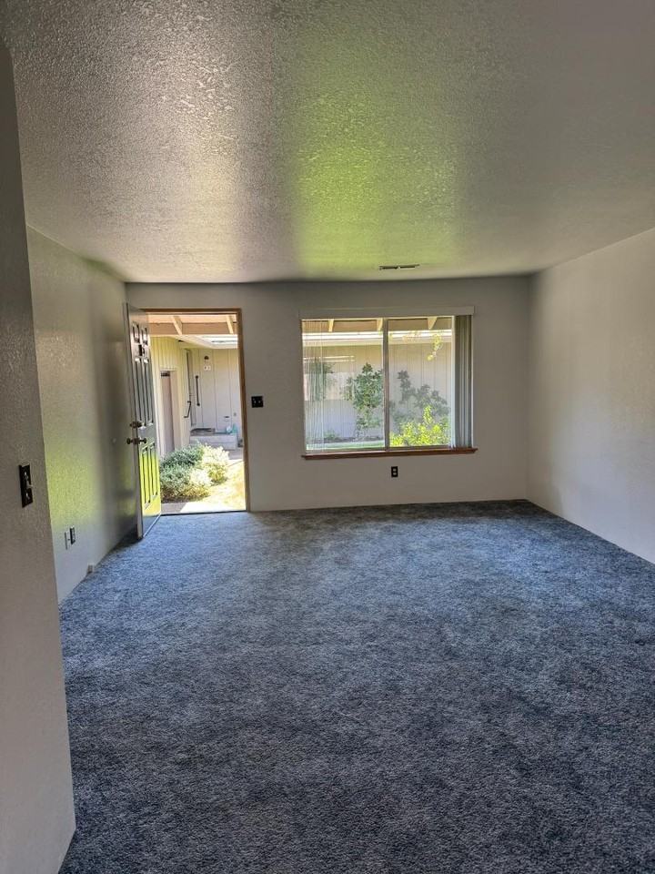 300 Shafer Ln Apt E1 - Photo 3 of 11