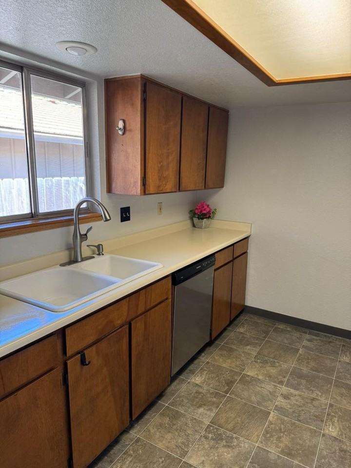 300 Shafer Ln Apt E1 - Photo 2 of 11