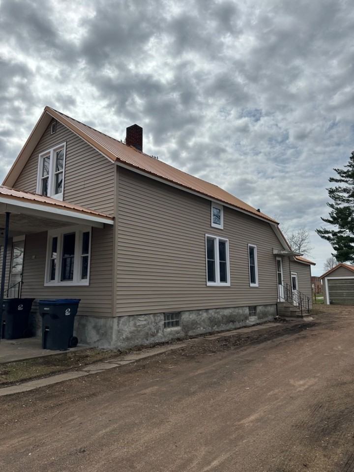 814 E 4th St - Photo 2 of 6