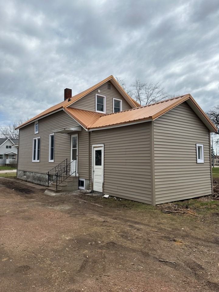 814 E 4th St - Photo 3 of 6