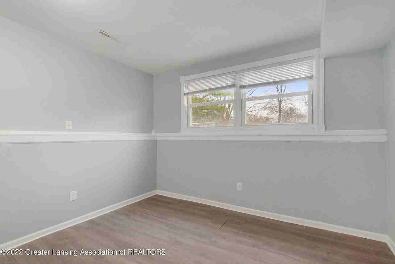 858 E Greenlawn Ave - Photo 4 of 5