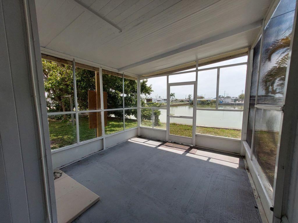 810 51st Ave W - Photo 5 of 20