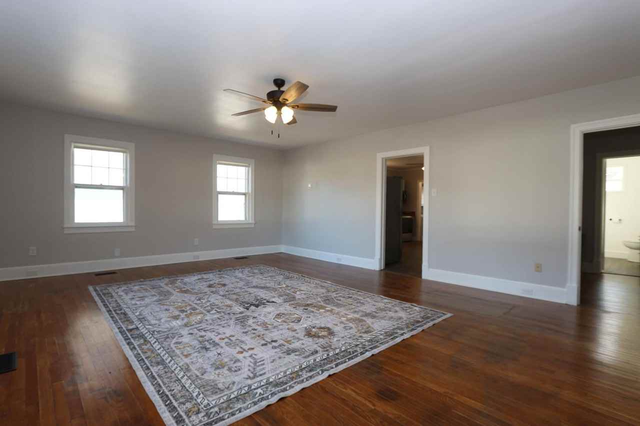 2046 Bypass Rd - Photo 4 of 20