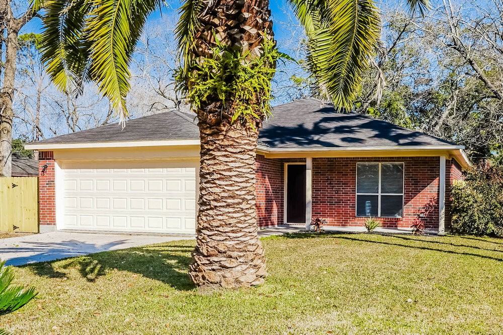 2110 Redwood St - Photo 3 of 15