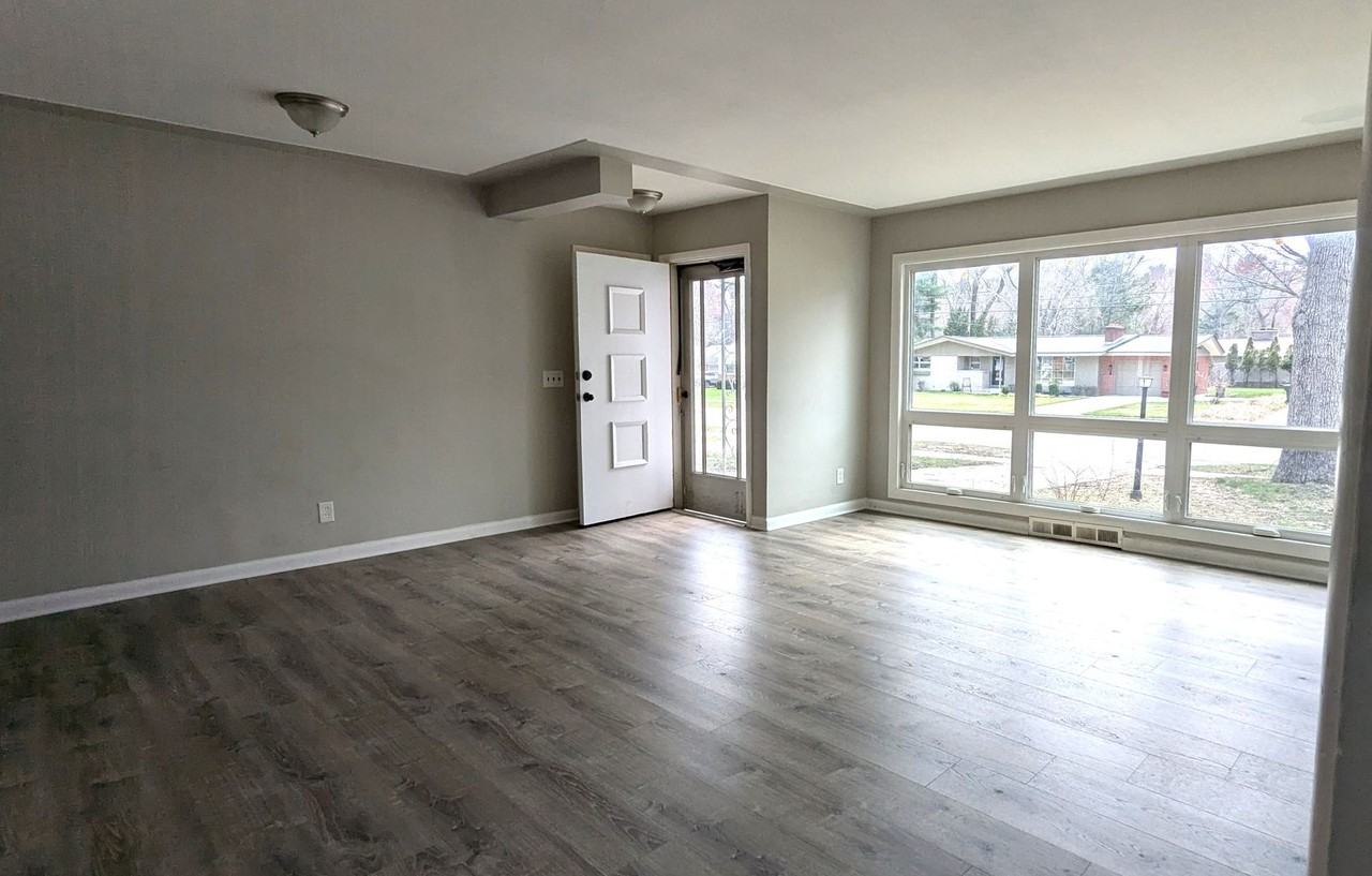 3048 Beach St - Photo 2 of 18