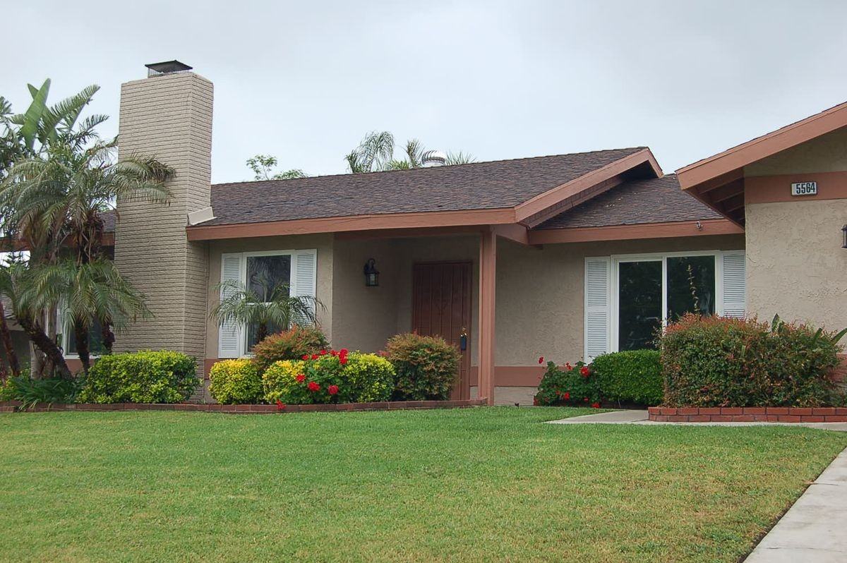 5564 Louise St - Photo 3 of 27