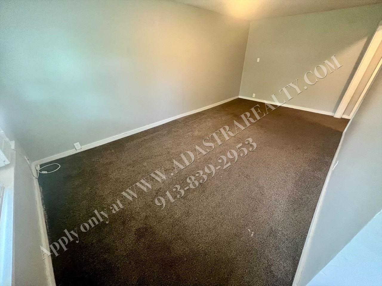 111 S Annie St - Photo 3 of 18