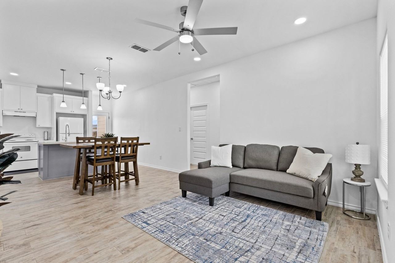 422 Arroyo Ln - Photo 2 of 14