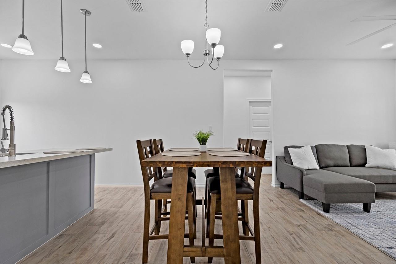 422 Arroyo Ln - Photo 3 of 14