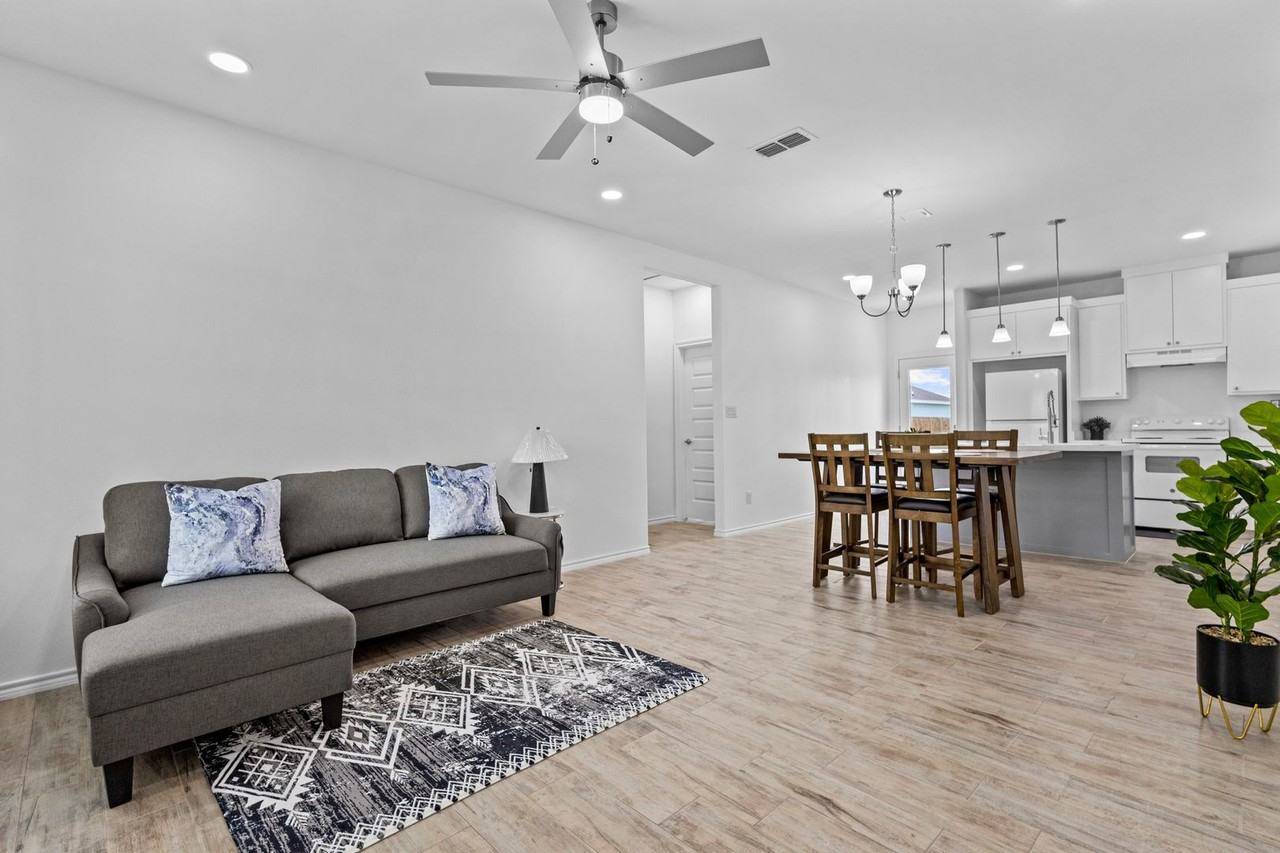 426 Arroyo Ln - Photo 3 of 14