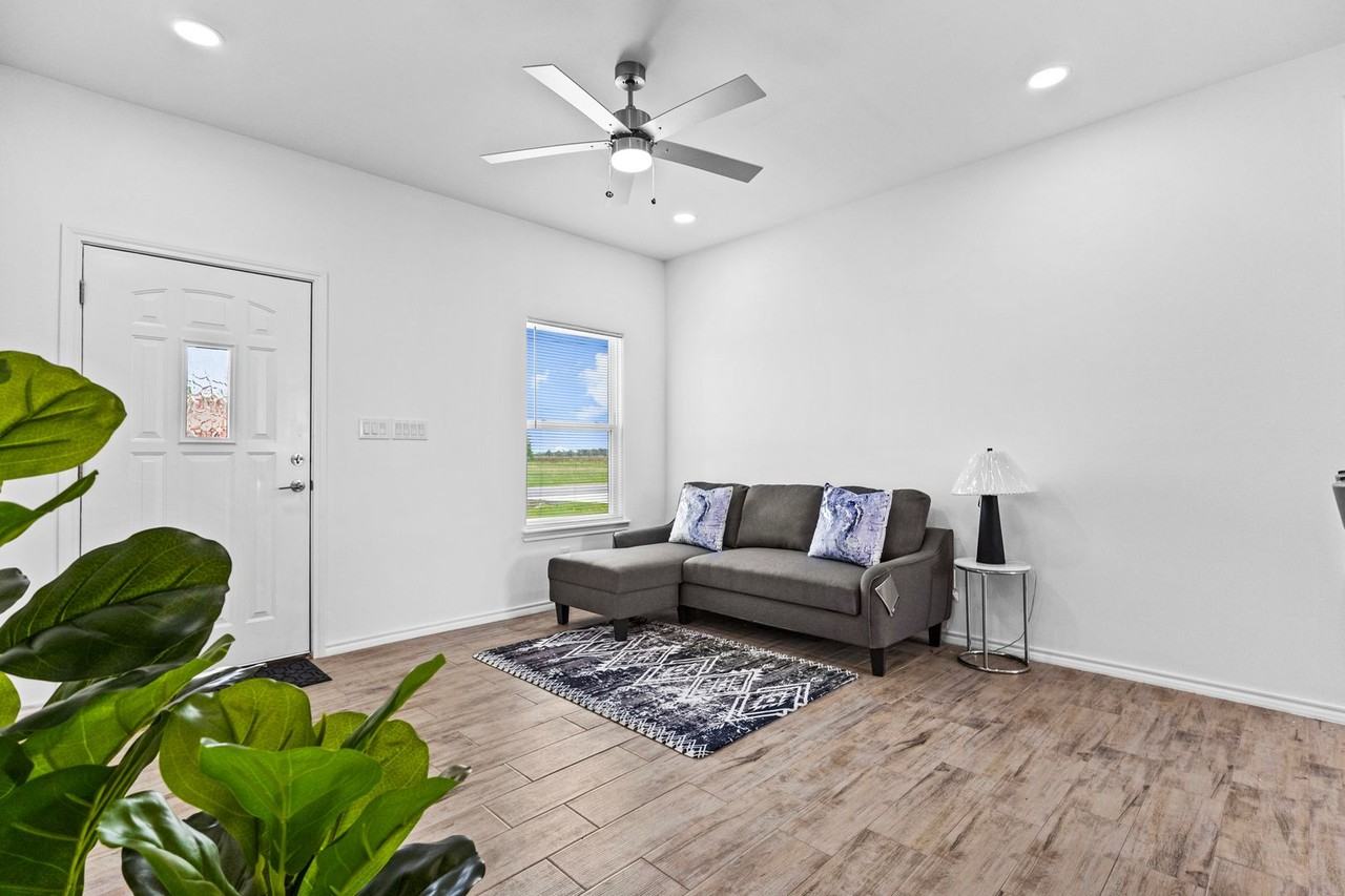 426 Arroyo Ln - Photo 4 of 14