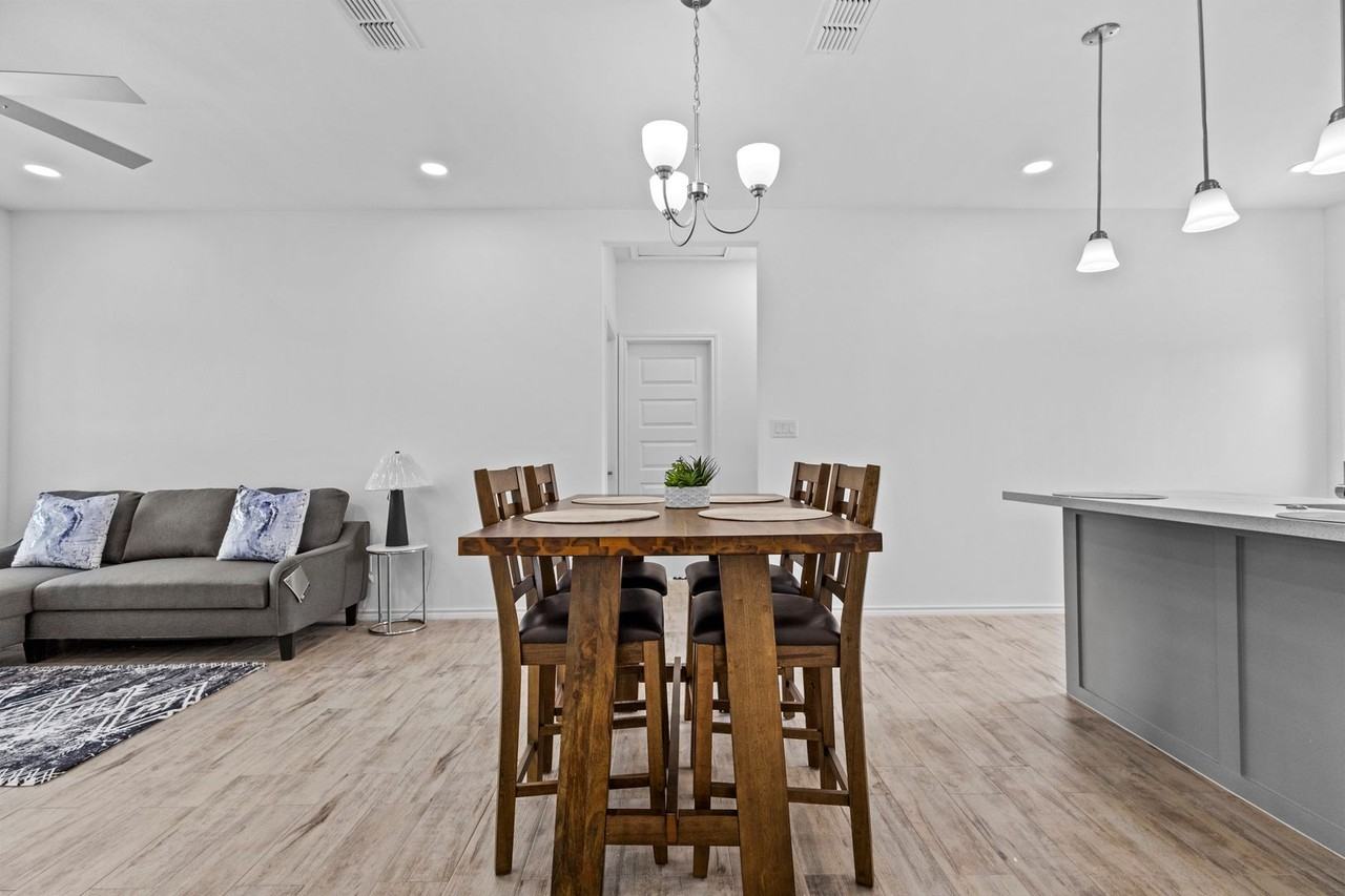 426 Arroyo Ln - Photo 5 of 14