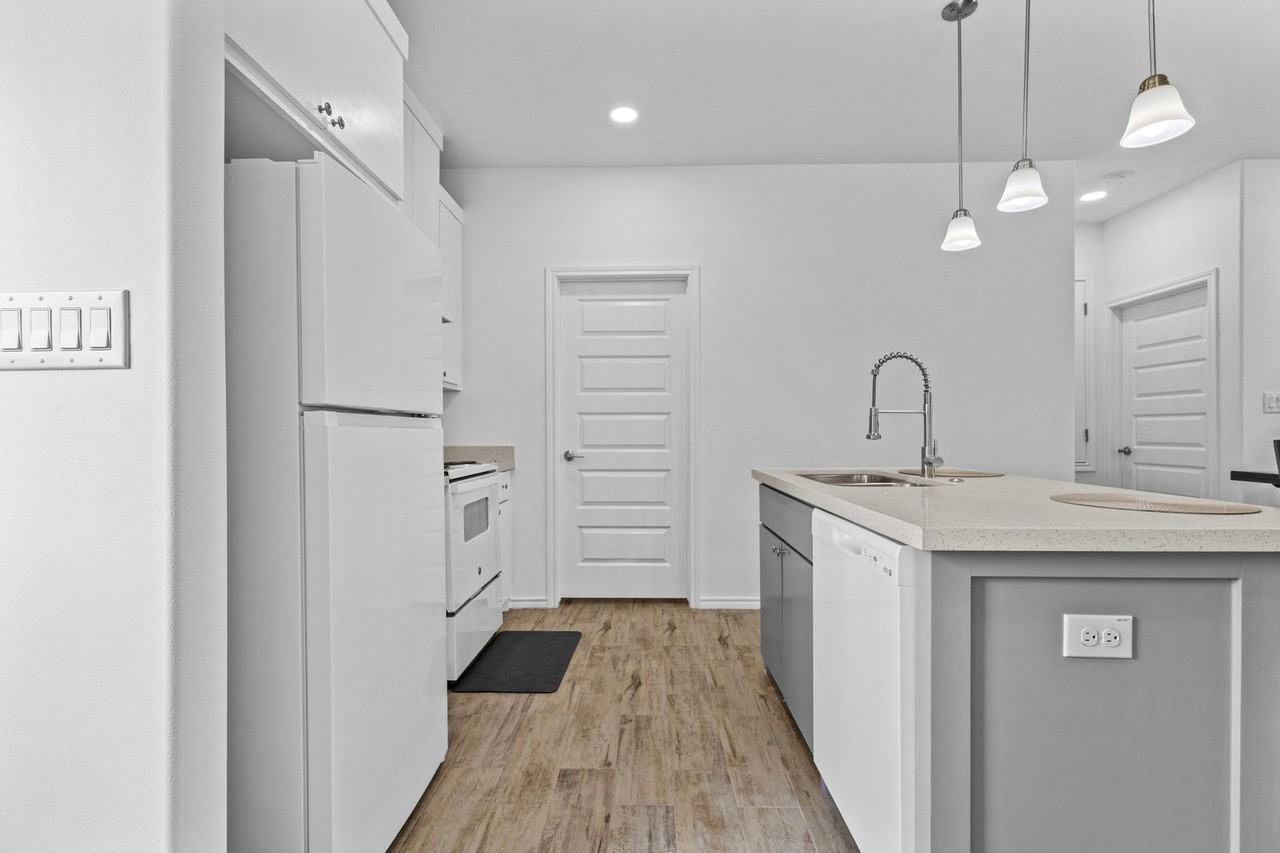 426 Arroyo Ln - Photo 7 of 14