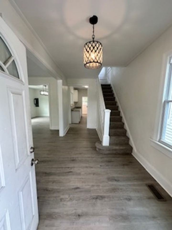 881 Rugby St - Photo 2 of 19