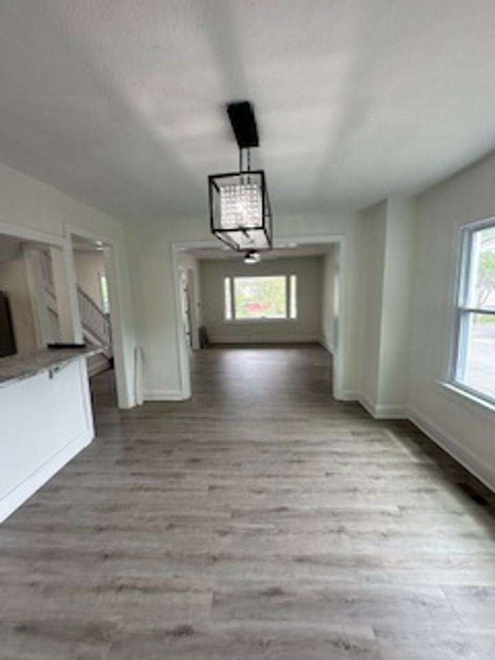 881 Rugby St - Photo 4 of 19