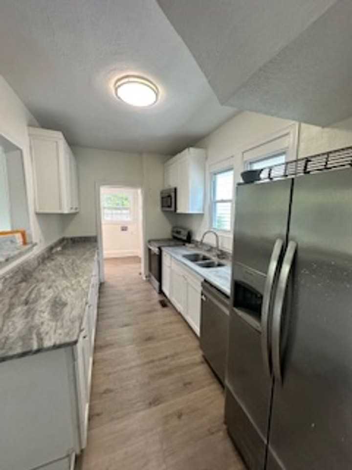 881 Rugby St - Photo 7 of 19