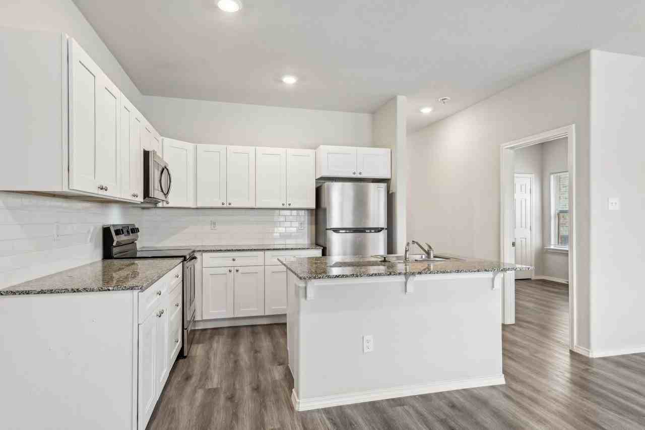 531 Cooper Ln - Photo 4 of 33