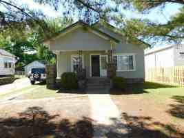 featured image of 1525 N Greenwood Ave