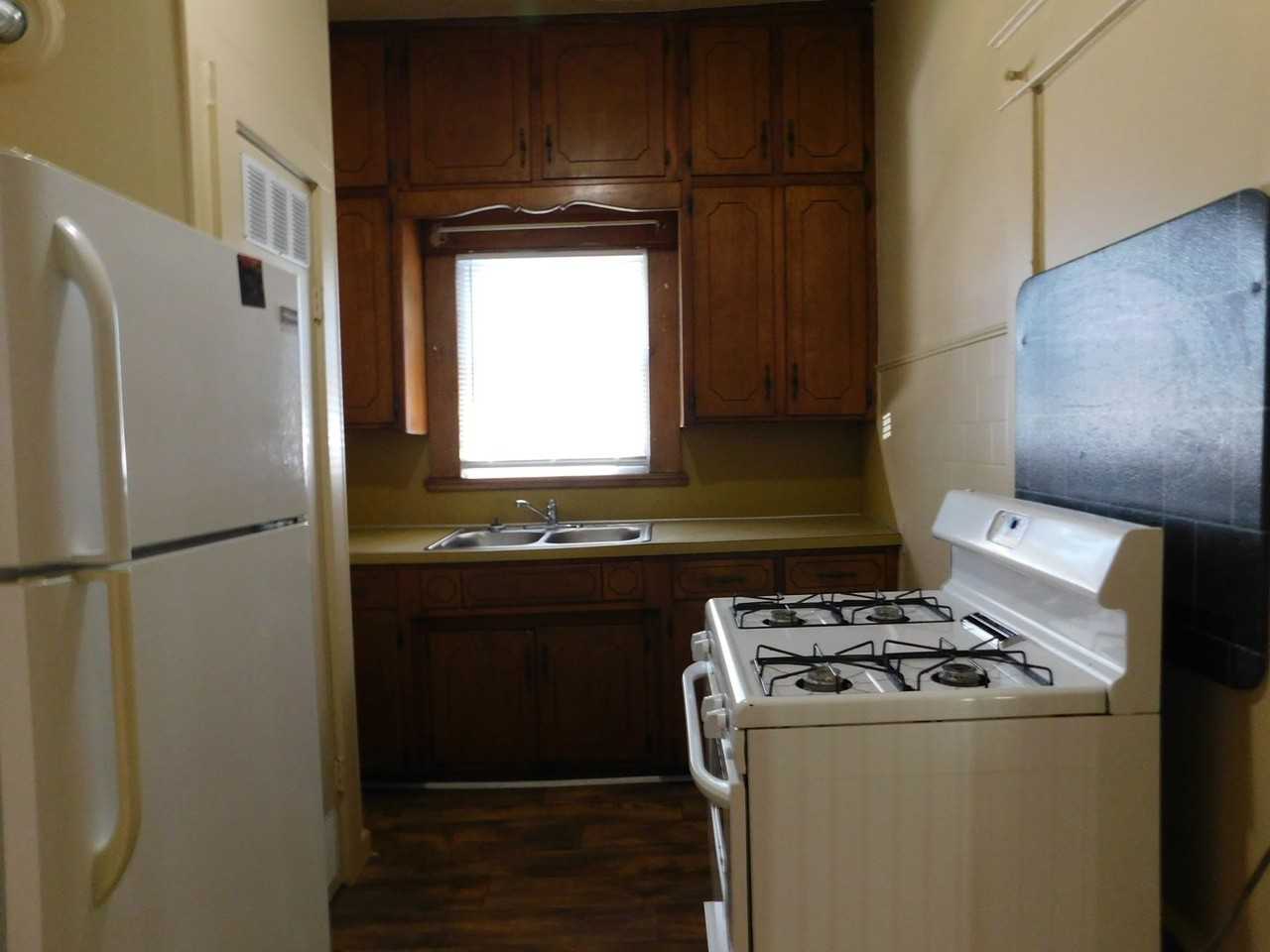 1525 N Greenwood Ave - Photo 2 of 9