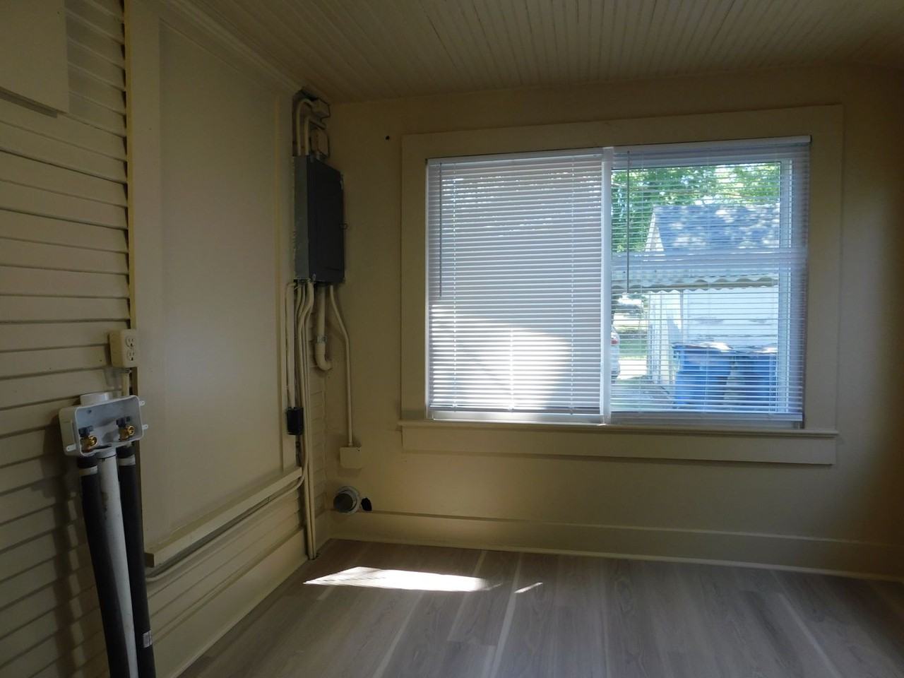1525 N Greenwood Ave - Photo 7 of 9