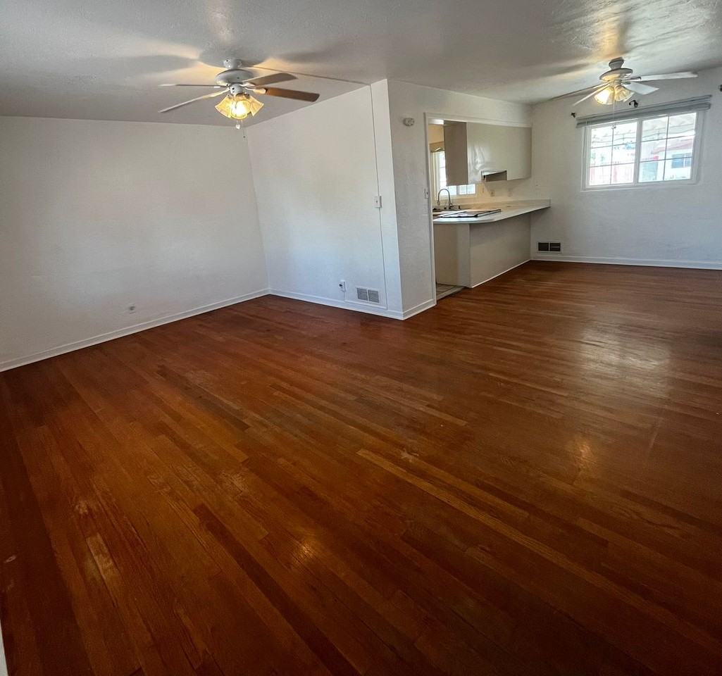 804 California St Se - Photo 2 of 17