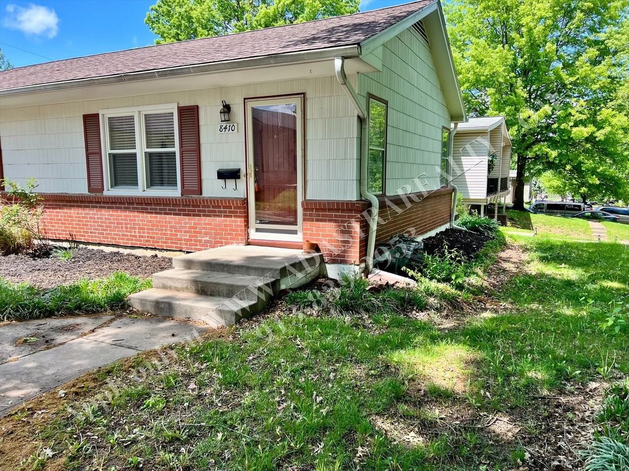 8410 Grandview Ln - Photo 3 of 14