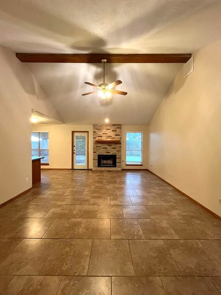 917 Seminole Drive - Photo 4 of 17