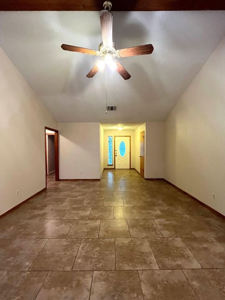 917 Seminole Drive - Photo 5 of 17