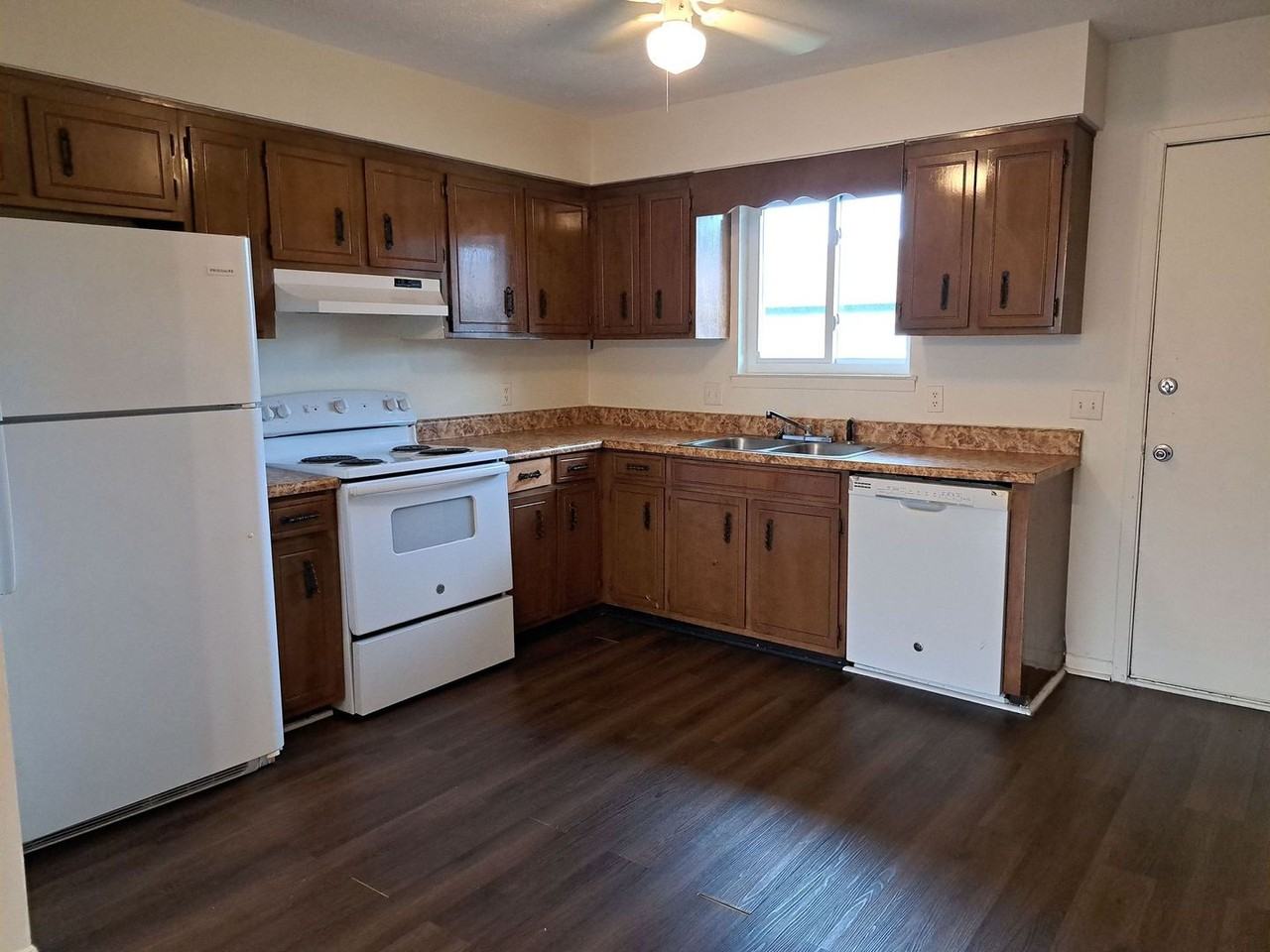 3704 E 11th St #C - Photo 3 of 18