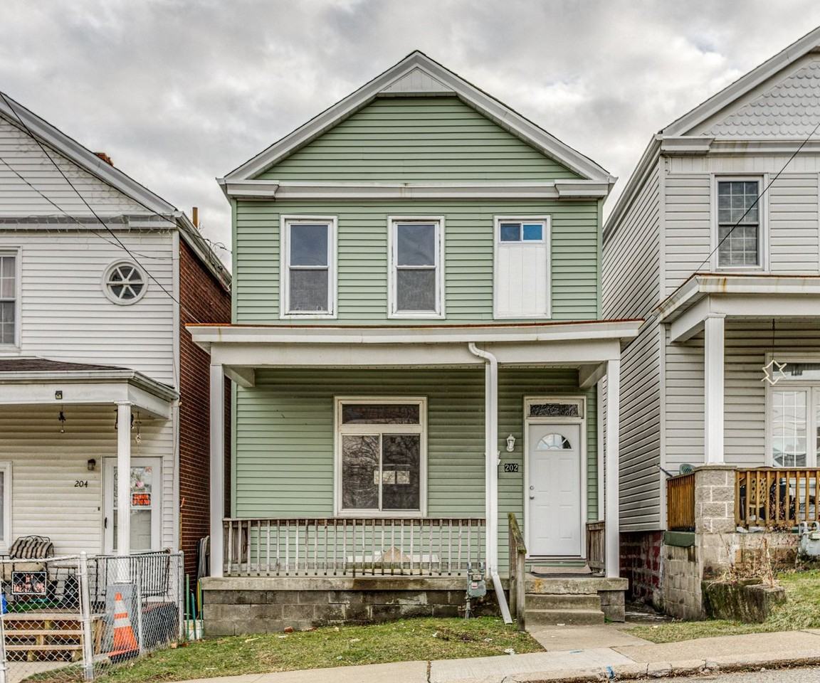 202 Meredith St - Photo 4 of 11