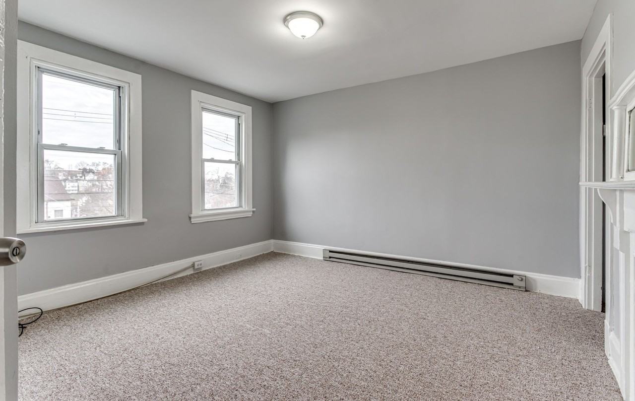 202 Meredith St - Photo 7 of 11