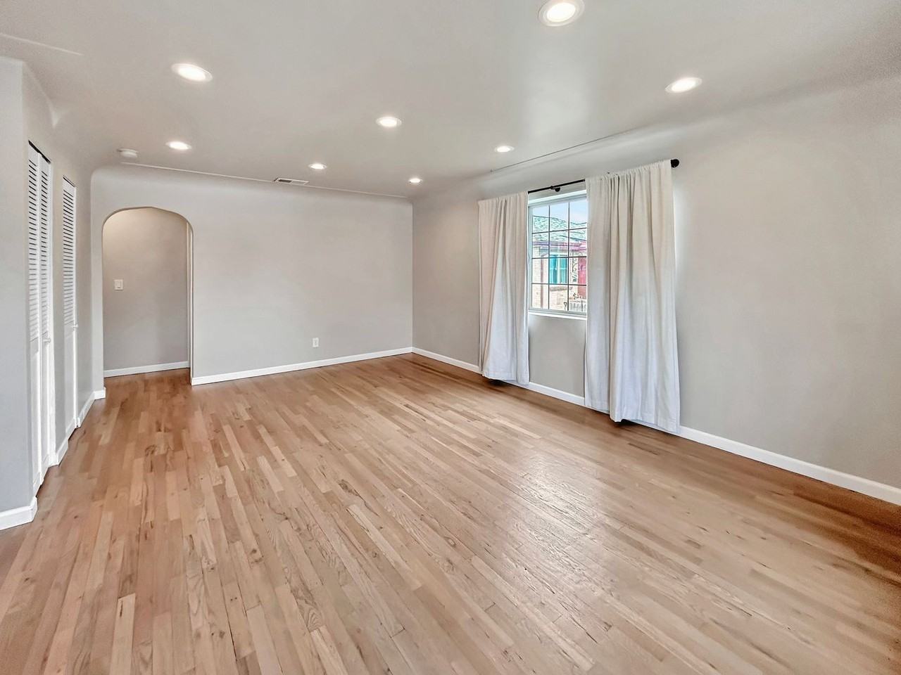 1314 Wolff St - Photo 2 of 24