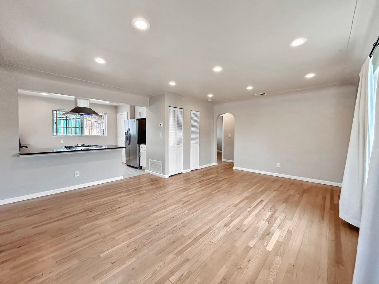 1314 Wolff St - Photo 4 of 24