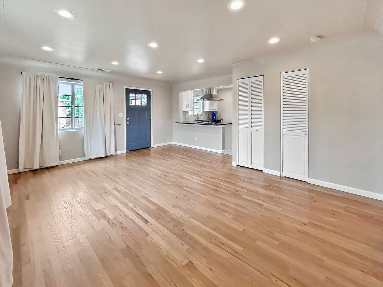 1314 Wolff St - Photo 6 of 24