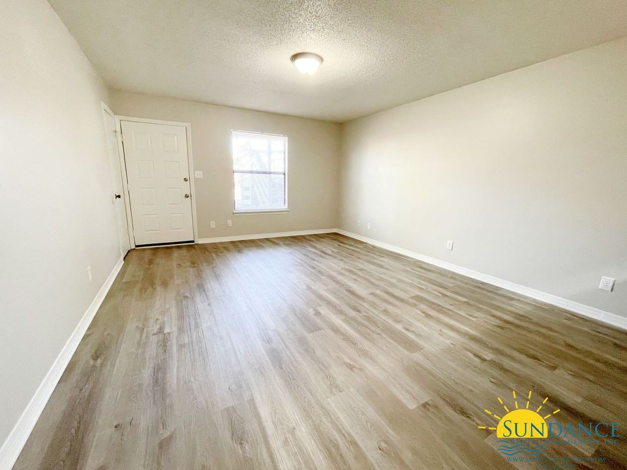 518 Landview St Apt B - Photo 3 of 9