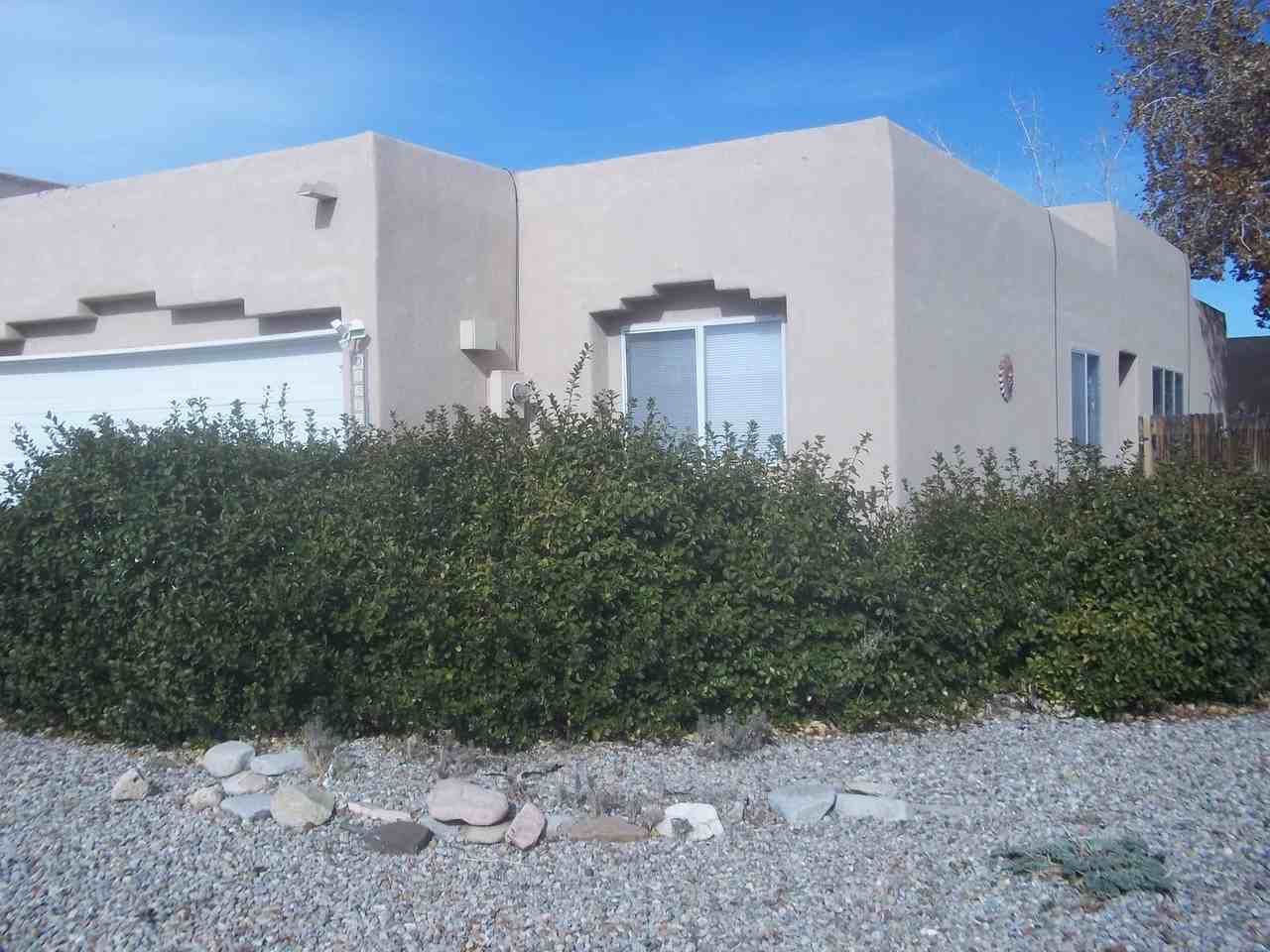 5901 Camino De La Luna Nw - Photo 2 of 7