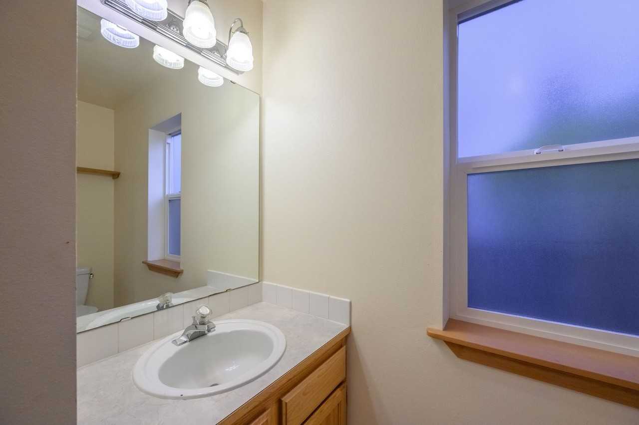 12049 32nd Ave Ne - Photo 4 of 24