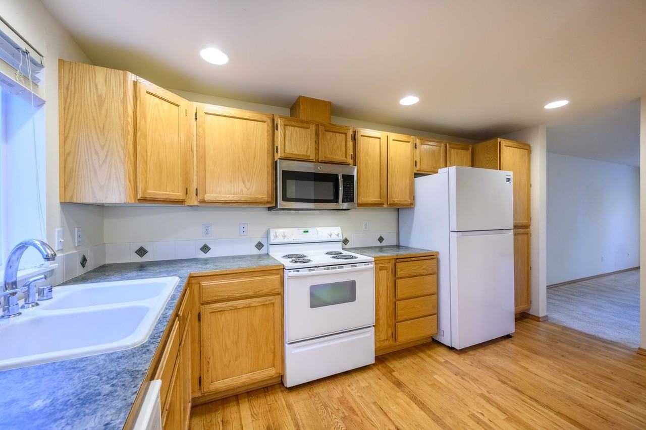 12049 32nd Ave Ne - Photo 6 of 24