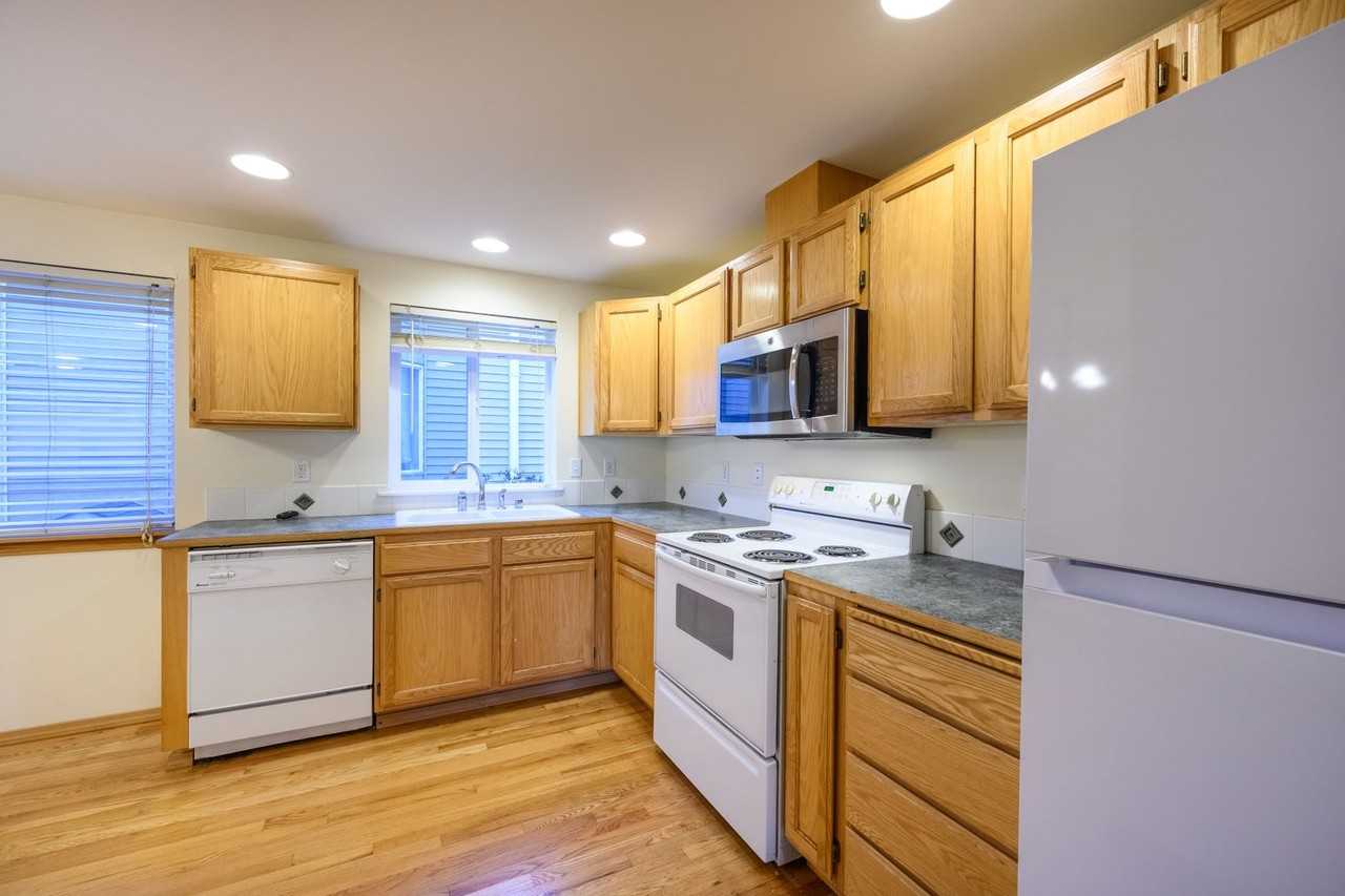 12049 32nd Ave Ne - Photo 7 of 24