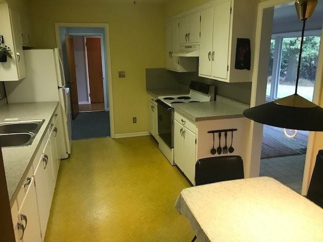 210 Lawn Rd - Photo 2 of 20