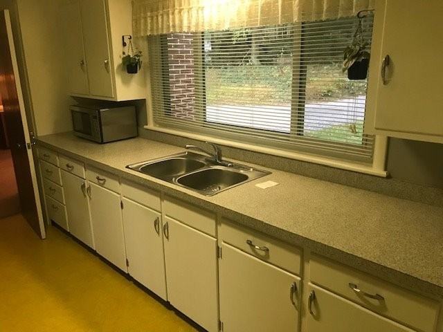 210 Lawn Rd - Photo 3 of 20