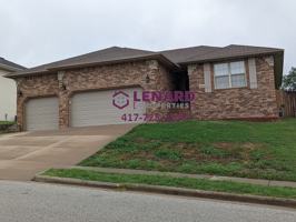 featured image of 1424 S Solaria St