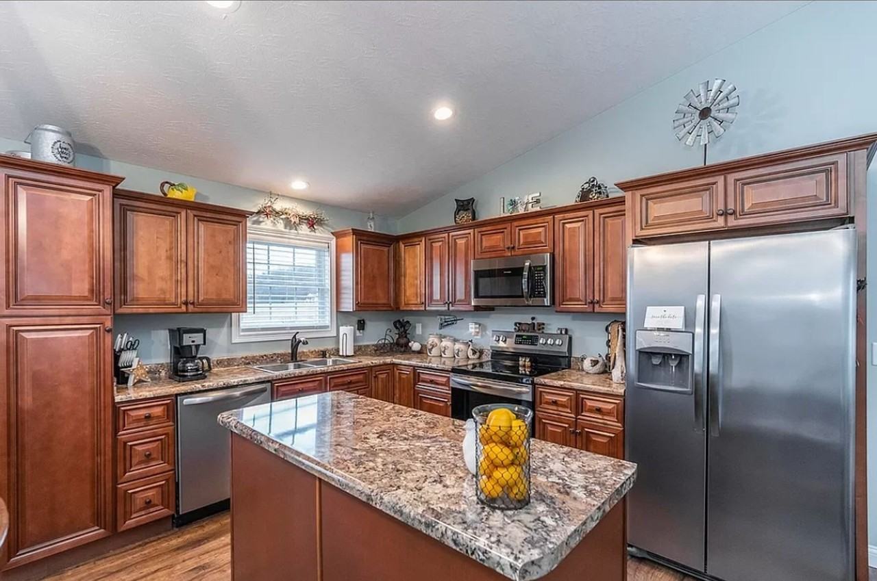 125 Summer Ridge Rd - Photo 2 of 22