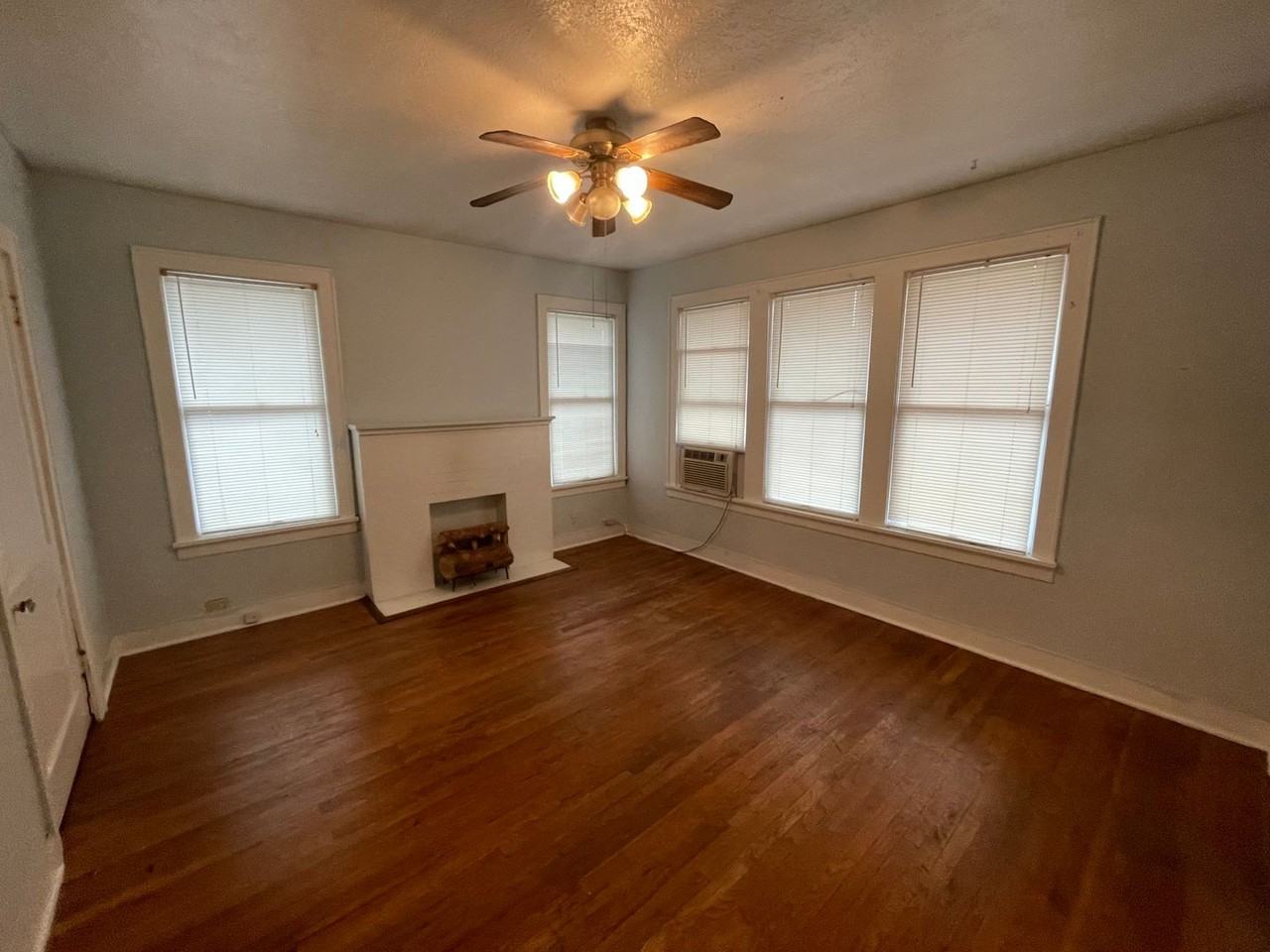 547 1/2 Wilkinson St - Photo 2 of 8