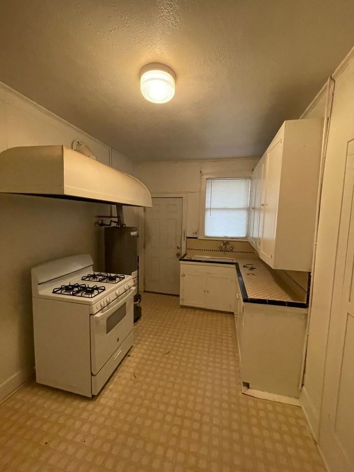 547 1/2 Wilkinson St - Photo 4 of 8
