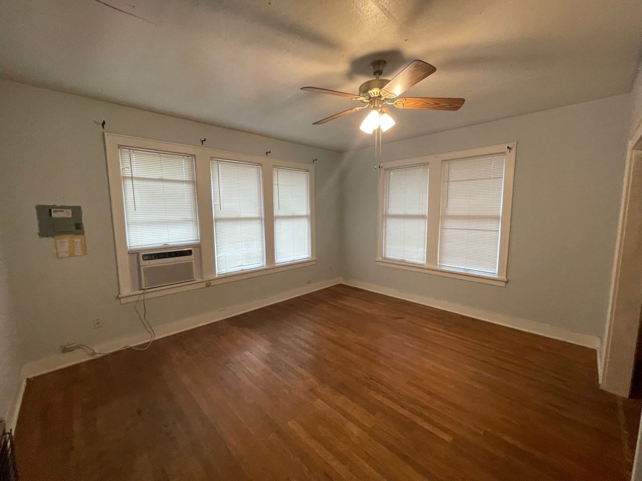 547 1/2 Wilkinson St - Photo 5 of 8
