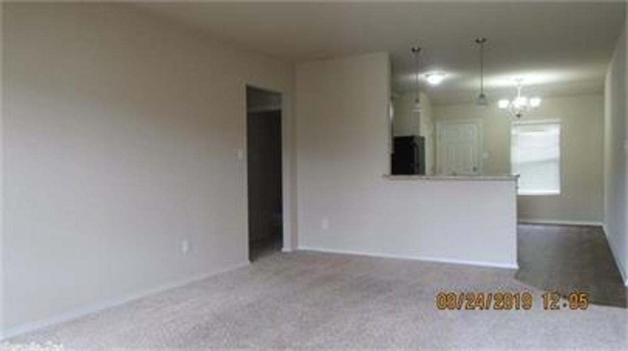 1073 Meadows Edge Dr - Photo 2 of 8